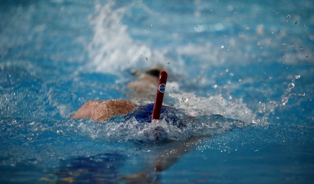 Paletli Yüzme Kulüplerarası Büyükler Türkiye Şampiyonası Çorum'da başladı