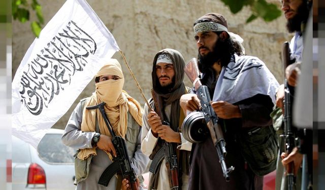 İran Afgan mülteci dalgasına karşı Taliban'ı uyardı