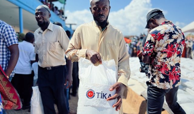 TİKA, Uganda'da 1000 aileye ramazan kumanyası dağıttı