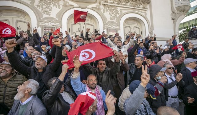 Tunus’ta “Şehitler Günü'nde” Cumhurbaşkanı Said’in olağanüstü kararları protesto edildi