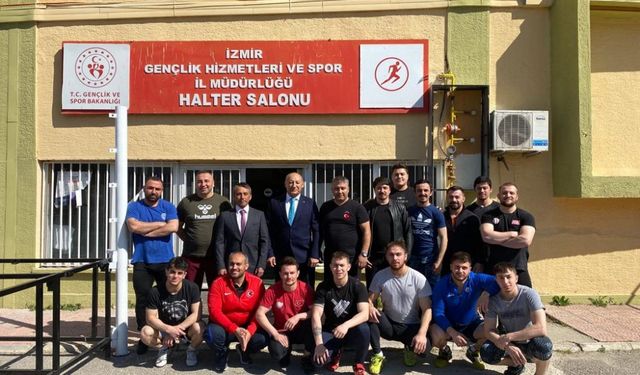 Türkiye Halter Federasyonu Başkanı Ünlü'den İzmir'de milli takım kampına ziyaret