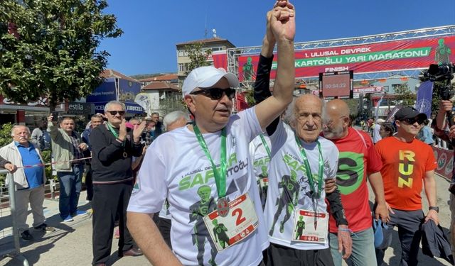 Zonguldak'ta 1. Ulusal Devrek Safder Kartoğlu Yarı Maratonu koşuldu