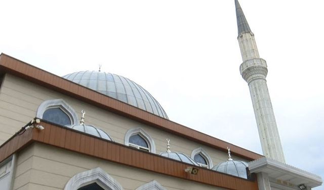 İzmir'de cami hoparlörlerinden yine şarkı çaldı!