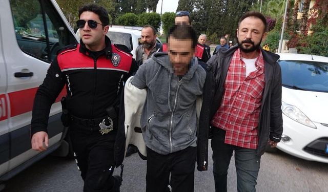 Antalya'da evlat dehşeti: Annesini boğazından bıçaklayarak öldürdü