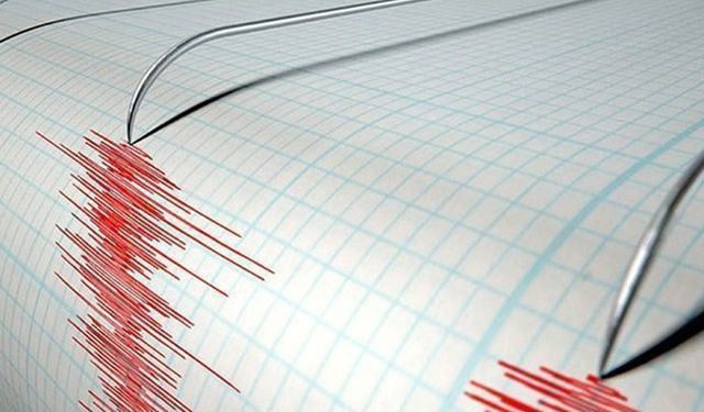 İzmir Foça'da korkutan deprem