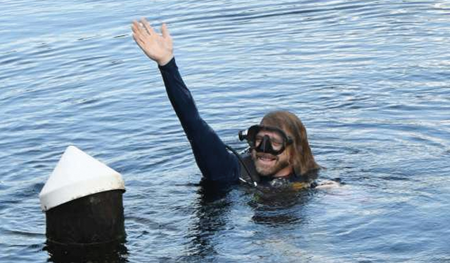"Denizaltında en uzun süre yaşama" rekorunu kıran bilim insanı yüzeye çıktı