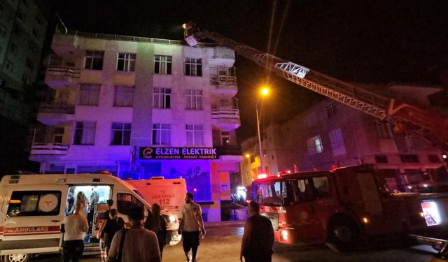 Adana'da feci yangın: 20 kişi dumandan etkilendi