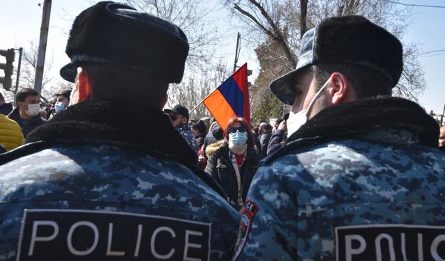 Ermenistan Karışıyor ! Başkana suikast