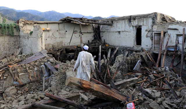 Afganistan'da yeniden çok şiddetli depremler oldu