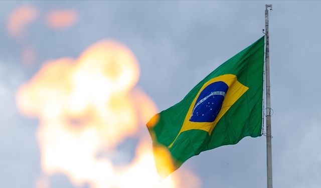 Brezilya'da çete üyeleri Rio de Janeiro'da 36'dan fazla otobüsü ateşe verdi