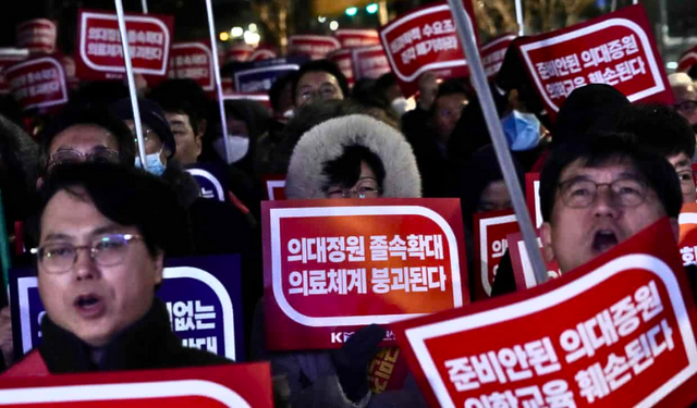 Güney Kore’de doktor grevi: Halk sağlığı alarmı!