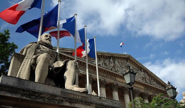 Fransa hükümeti özel Müslüman okulunu kapatıyor!