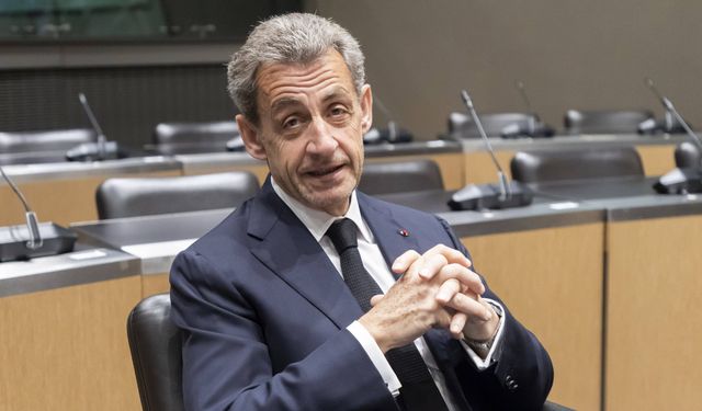 Eski Fransa Cumhurbaşkanı Sarkozy'e hapis cezası