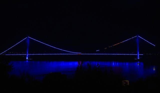 Yavuz Sultan Selim Köprüsü kanser farkındalığı için maviye büründü