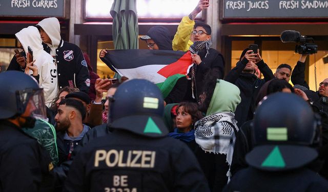 Berlin'de gerilim! Filistin destekçileri ile polis arasında arbede yaşandı