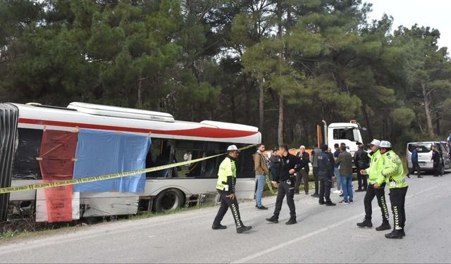 İzmir'de belediye otobüsü ile tır çarpıştı: 1 ölü, 4 yaralı