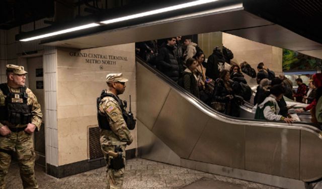 New York metrosunda suçlarla mücadele kapsamında ulusal muhafızlar nöbet tutmaya başladı