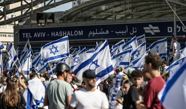 İsrail'de Netanyahu hükümeti karşıtı protestoya şaşırtan katılım! 100 bin kişi eylem yaptı