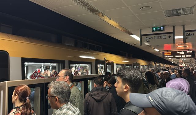 Üsküdar-Samandıra Metrosu'nda arıza yaşandı! Duraklarda yoğunluk oluştu