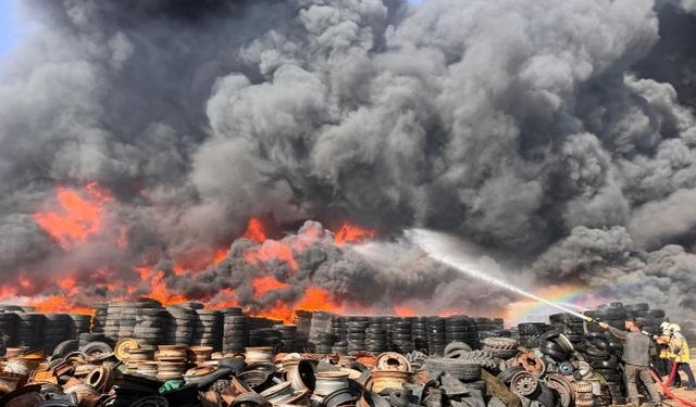 Ankara Hurdacılar Sitesi'nde yangın: Gökyüzü siyaha boyandı