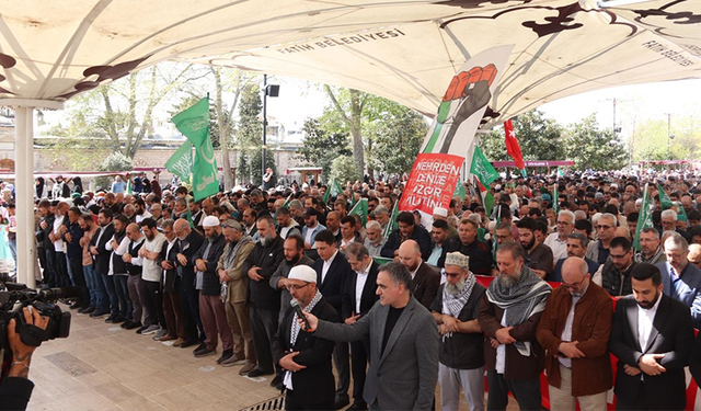 Gazze'de hayatını kaybedenler için Fatih'te gıyabi cenaze namazı