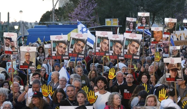 İsrail'de esir takası ve ateşkes talebiyle Meclis önünde gösteri