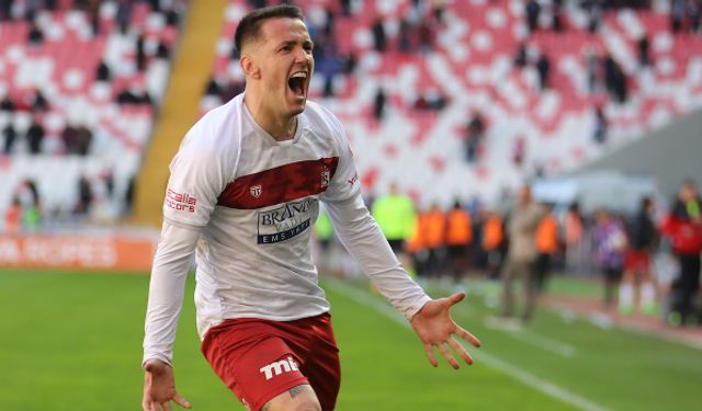 Sivasspor'un yıldız futbolcusu Manaj'ın talipleri artıyor