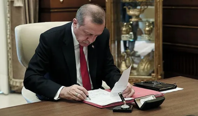 Erdoğan'ın imzasıyla Resmi Gazete'de yayımlandı! Birçok isim görevden alındı