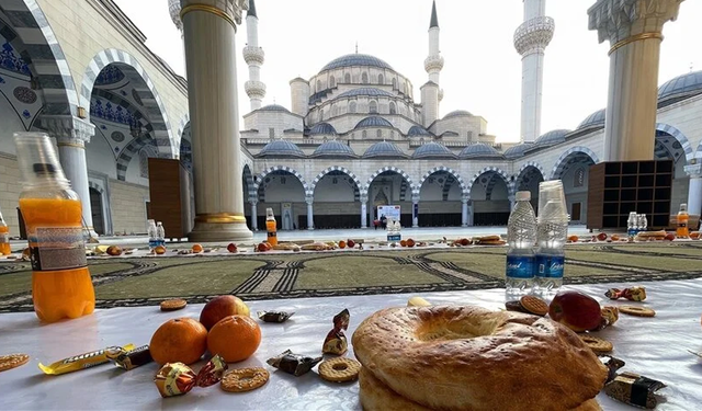 TİKA, Kırgızistan'da 2 bin 500 kişilik iftar verdi