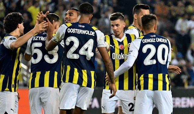 Fenerbahçe, Kadıköy'de tur için sahaya çıkıyor