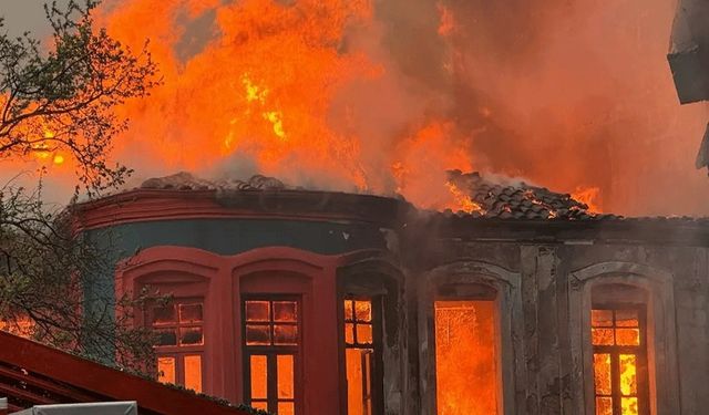 Kırklareli'nde tarihi binada yangın! Ekipler müdahale etti