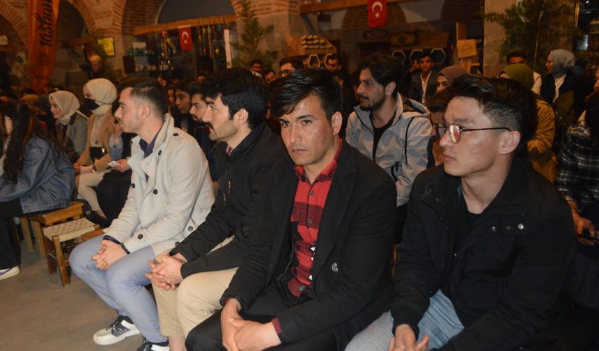 AK Parti Gençlik Kolları Genel Başkanı İnan, Afyonkarahisar'da gençlerle buluştu: