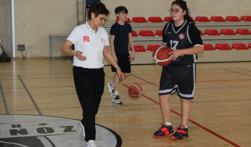 Zonguldak'ta genç basketbolcular "şut kampı"nda atışlarını geliştirdi