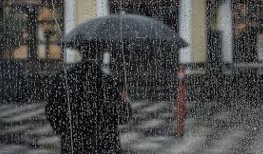 Meteoroloji'den yeni hava durumu raporu! İstanbul'a kuvvetli yağış geliyor