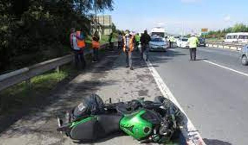 TEM Otoyolu'ndaki kazada motosiklet sürücüsü hayatını kaybetti
