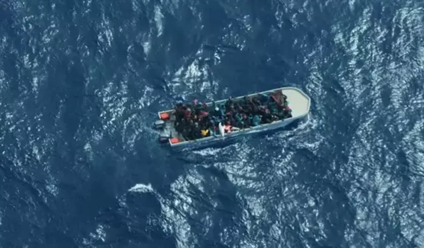 Nehirde batan teknede 12 kişi kayboldu