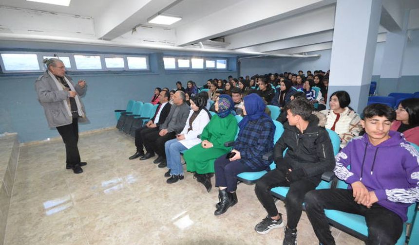 Kars'ta "Sarıkamış Harekatı" konferansı veriliyor