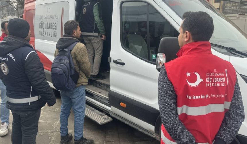 Eskişehir'de 20 düzensiz göçmen yakalandı, 2 zanlı tutuklandı!