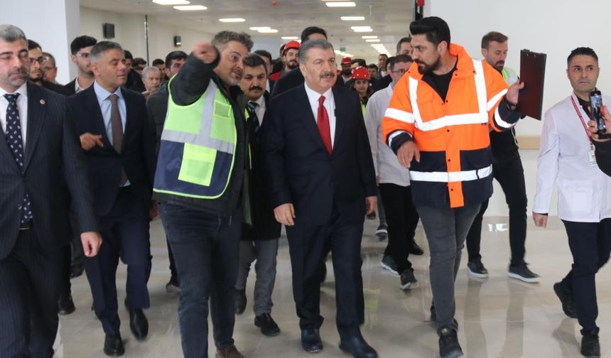 Bakan Koca Mardin Kızıltepe Devlet Hastanesi'ni ziyaret etti
