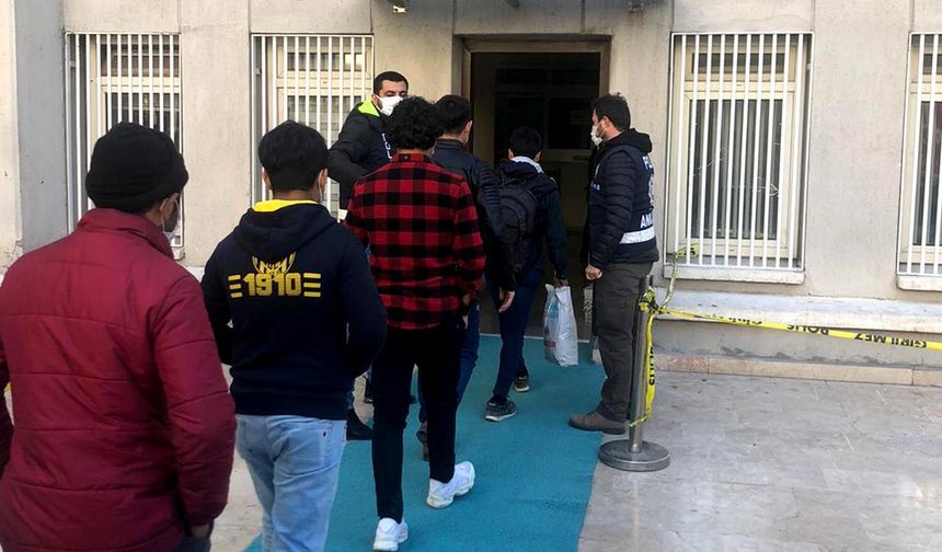 Kırklareli'nde jandarma, 6 düzensiz göçmeni yakalandı