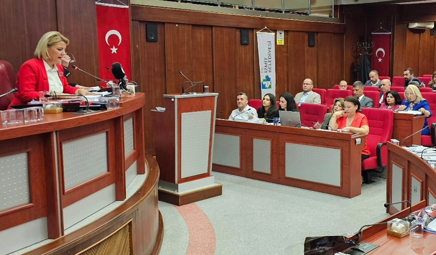 İzmit Belediyesi’nin ilk meclis toplantısında TÜGVA ve Ensar Vakfı ile yapılan protokoller iptal edildi