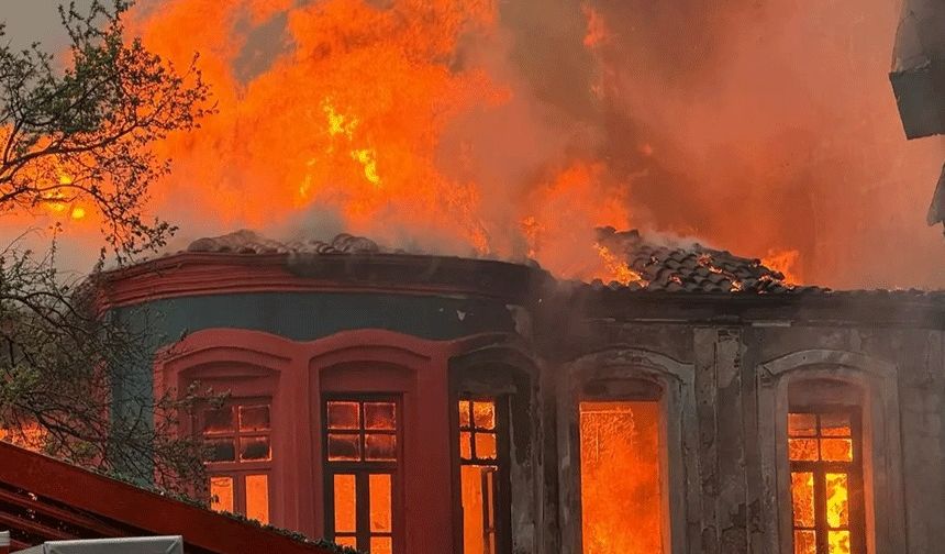 Kırklareli'nde tarihi binada yangın! Ekipler müdahale etti