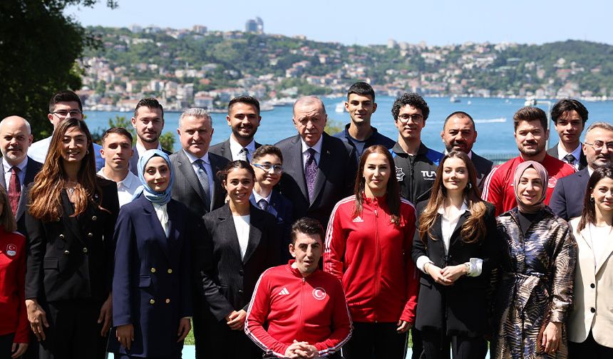 Cumhurbaşkanı Erdoğan gençlerle buluştu: 19 Mayıs tarihi sizler için bir ilham kaynağı olmuştur