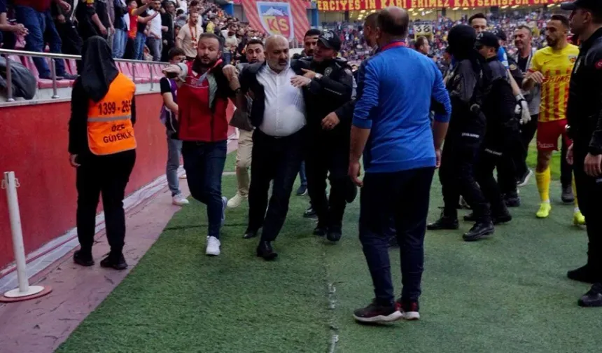 Süper Lig'de olaylı maç: Kayserispor Başkanı sahaya indi