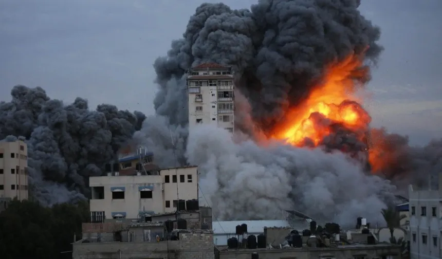 İsrail, Refah’a hava saldırılarına başladı! 50’den fazla yeri bombaladı