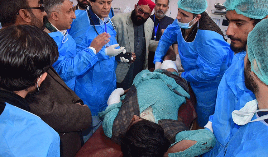 Pakistan'da seçim öncesi bombalı saldırı! Çok sayıda ölü ve yaralı